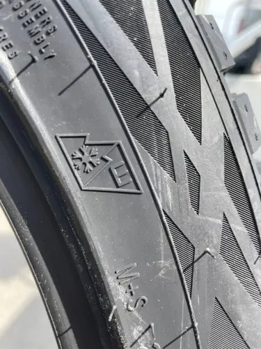 Шины  Ikon Tyres Character Ice 8 SUV 245/50 R18 104T XL купить 