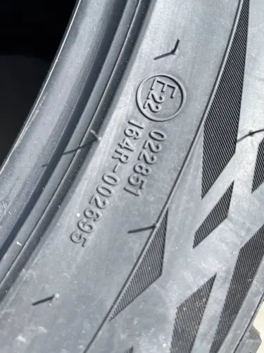 Шины  Ikon Tyres Character Ice 8 SUV 245/50 R18 104T XL купить 
